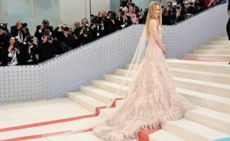 Hottest Female Celebrity Looks on The Red Carpet for Met Gala in This Year